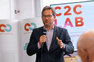 Florian Pronold mit Mikrofon