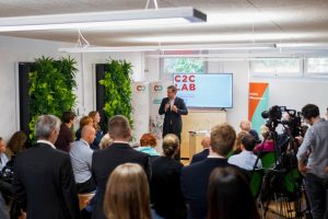 Speaker und Publikum im C2C LAB und Kameras