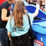 Blaues Cradle to Cradle Team Shirt mit dem QR Code