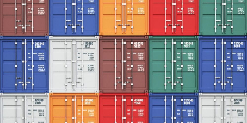 Bunte aufeinander gestalperte Container